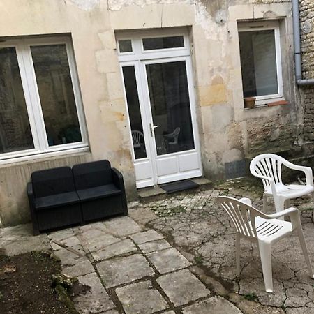 Cosy Appartement Au Plein Centre De Ruffec Ruffec (Charente) Exterior foto