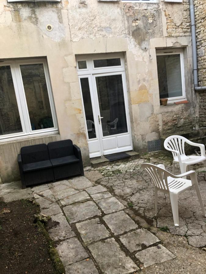 Cosy Appartement Au Plein Centre De Ruffec Ruffec (Charente) Exterior foto